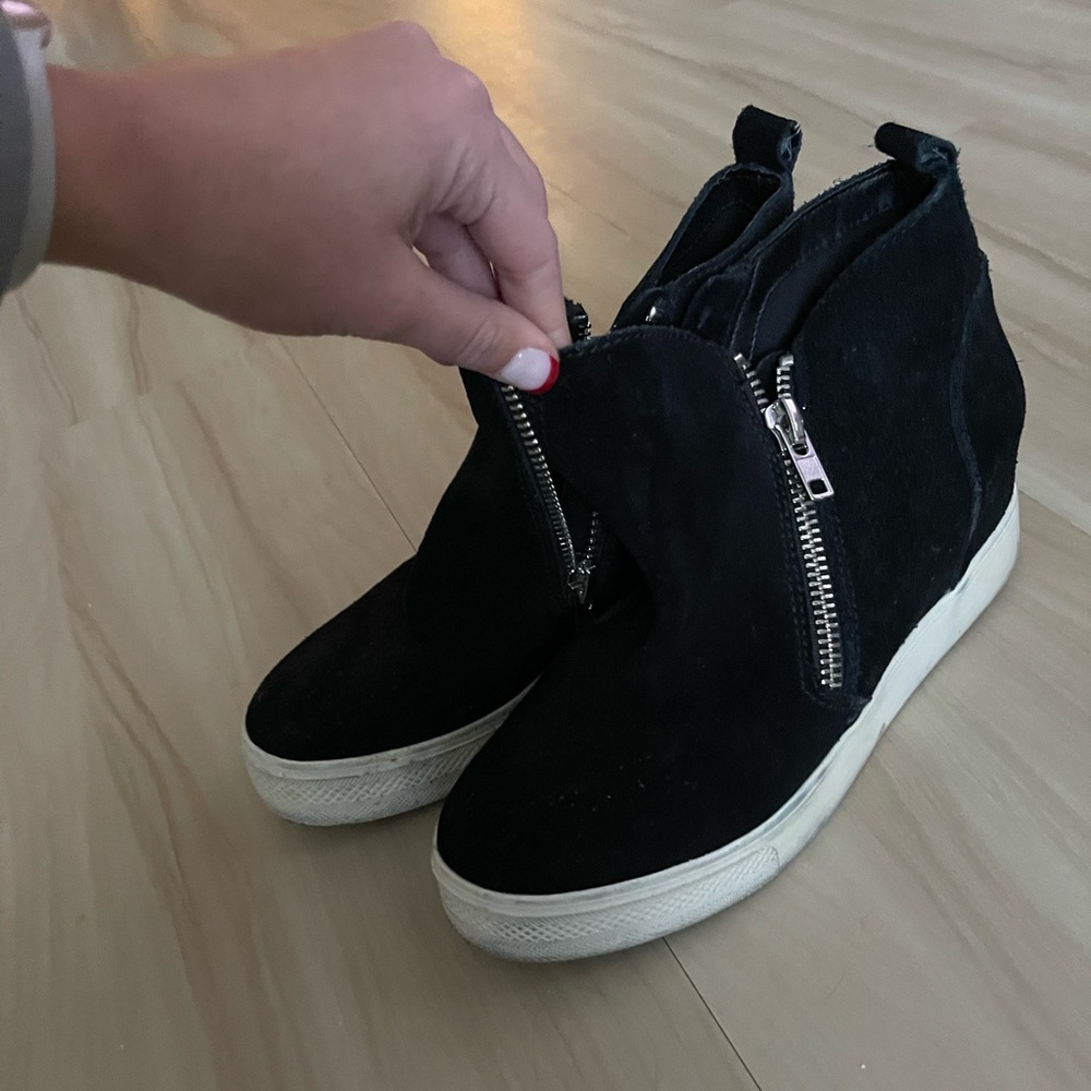 Wedge sneakers